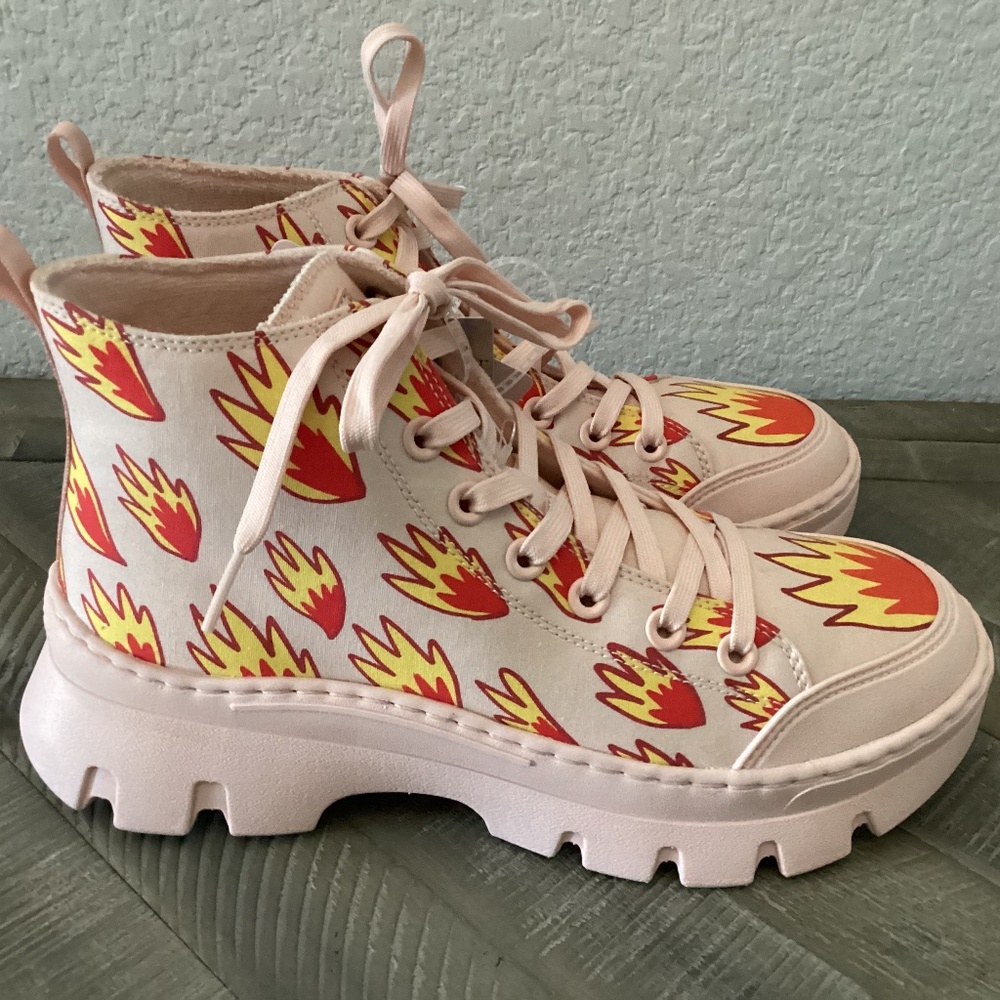 Skechers Women's Ricardo Cavolo: Roadies Surge - Tiny Flames Boots, size 8